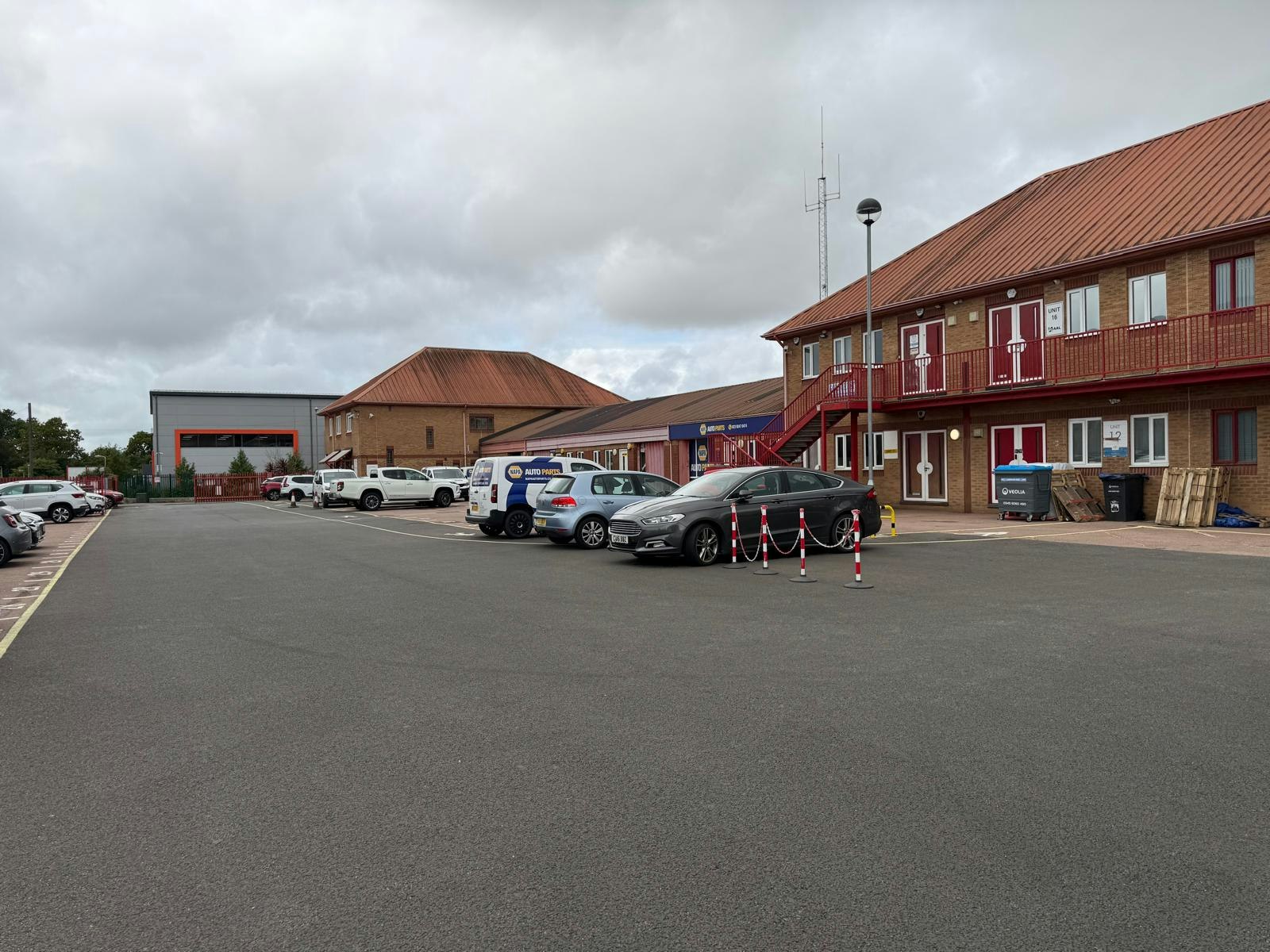 27 The Oakwood Centre